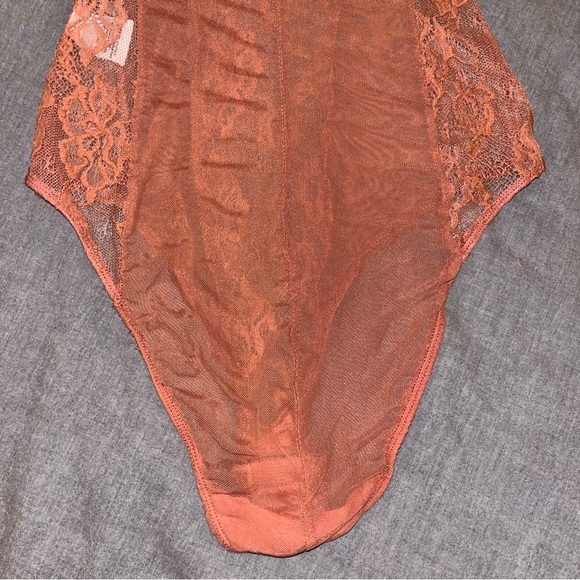 Vintage Urban Outfitters Lace Bodysuit, size Medium - Picture 10 of 13